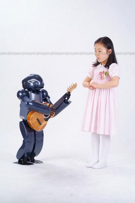 Rogun the Robot knows that face from somewhere rogun Rogun the Robot knows that face from somewhere