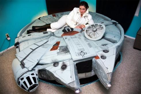 millenium-falcon-bed