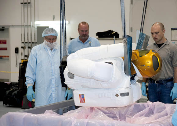 robonaut-packaging robonaut packaging The Trials and Tribulations of Transporting Robonaut