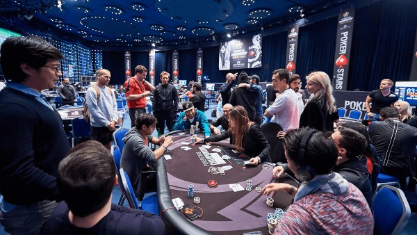 Poker Players Prefer The Small Ball