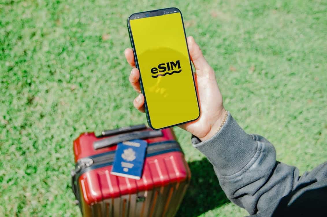 eSIM vs. Physical SIM: The Ultimate 2024 Guide to Choosing the Best ...