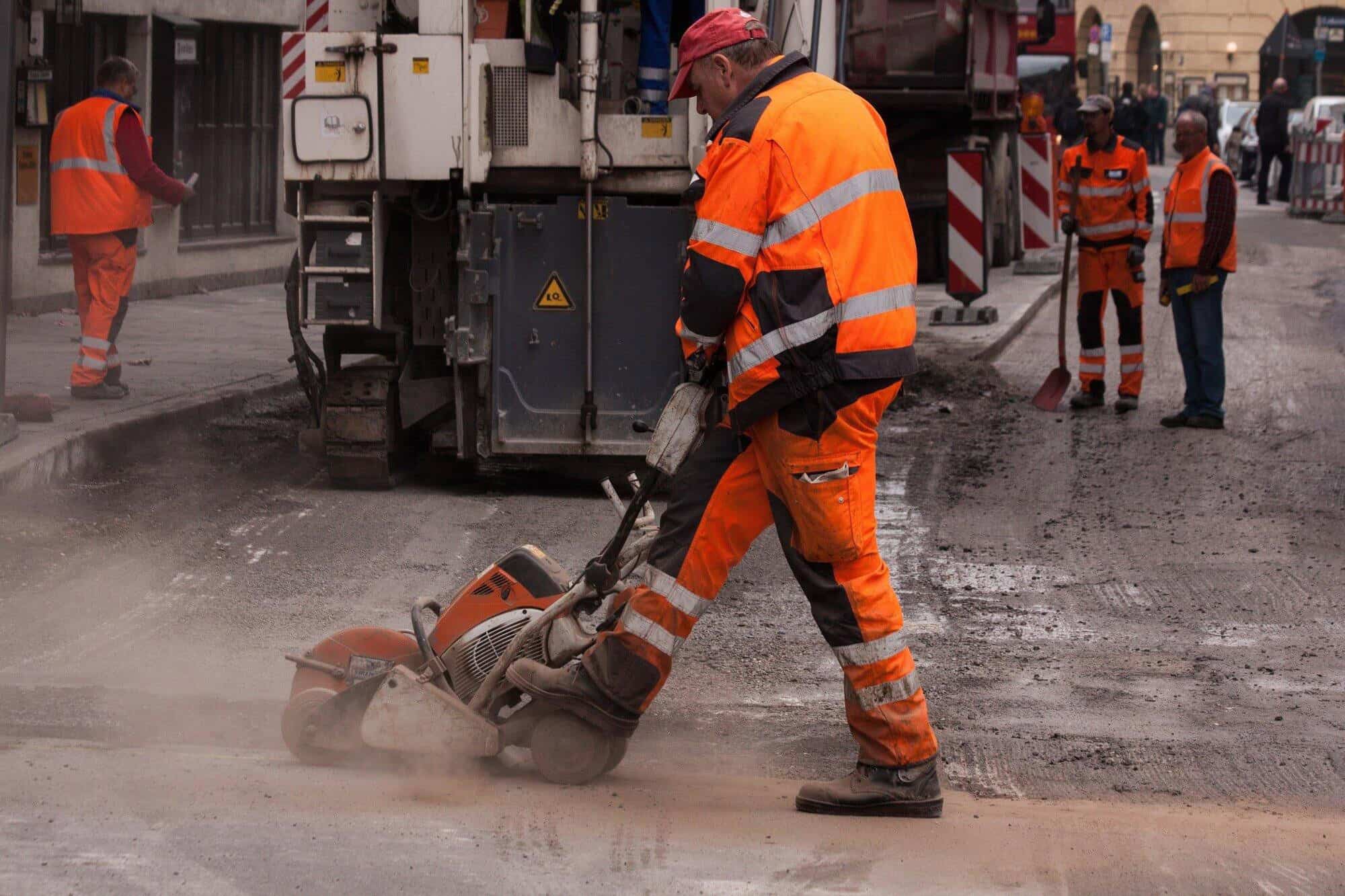 Water Trucks and Construction Dust Control: How They Work Together ...