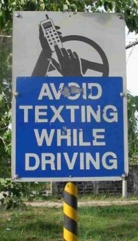 Avoid_texting_while_driving_1.jpg